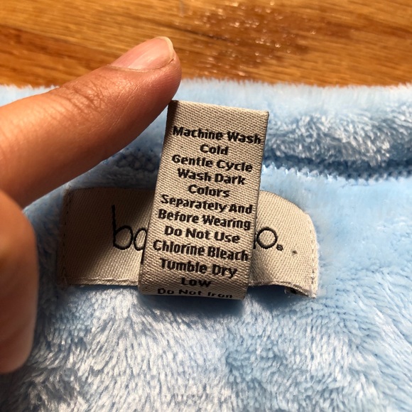 Fluffy fuzzy soft baby blue sweater - Picture 5 of 6